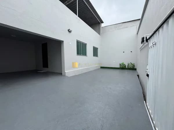 Casa independente à venda no bairro Siderúrgico