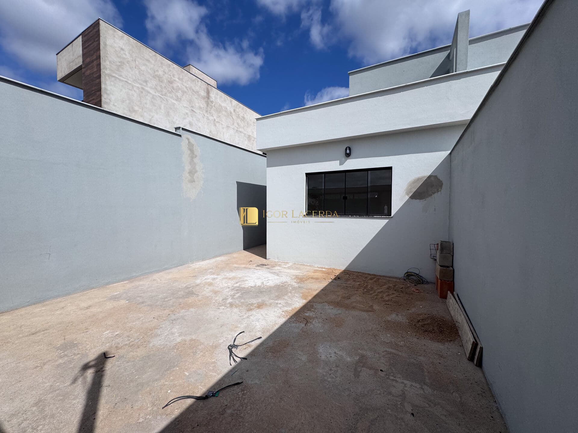 Casa geminada à venda no bairro Sagrada Família