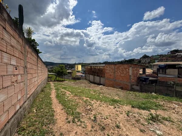 Lote à venda no bairro Lima Dias II