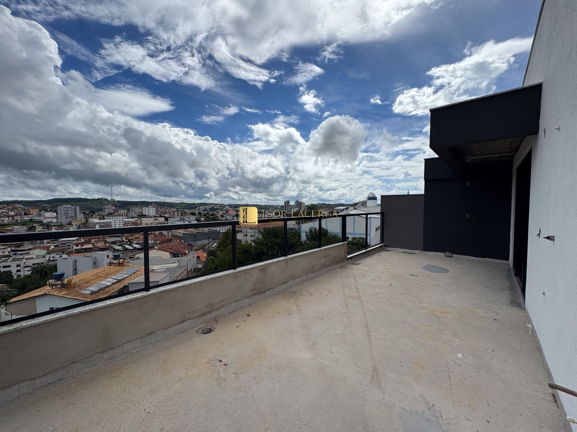 Cobertura duplex à venda bairro Santo Antônio