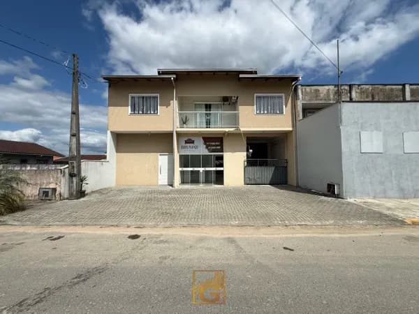 Sobrado Residencial e Ponto Comercial