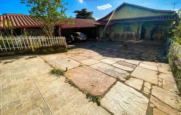 Casa à venda no bairro Santa Helena em Belo Horizonte/MG