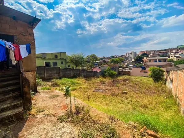 Casa à venda no bairro Flávio Marques Lisboa em Belo Horizonte/MG