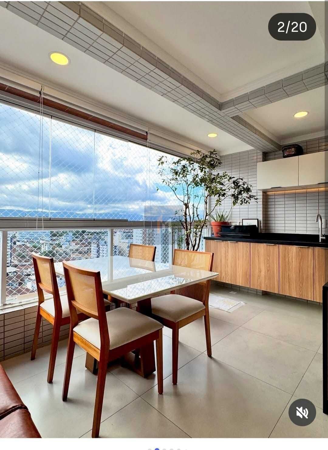 Apartamento Duplex à venda no bairro Guilhermina em Praia Grande, SP. 4 dormitórios sendo 4 suítes.