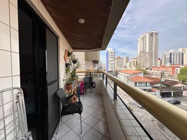Apartamento semi-mobiliado à venda no bairro Aviação em Praia Grande, SP. 2 dormitórios, 1 suíte!