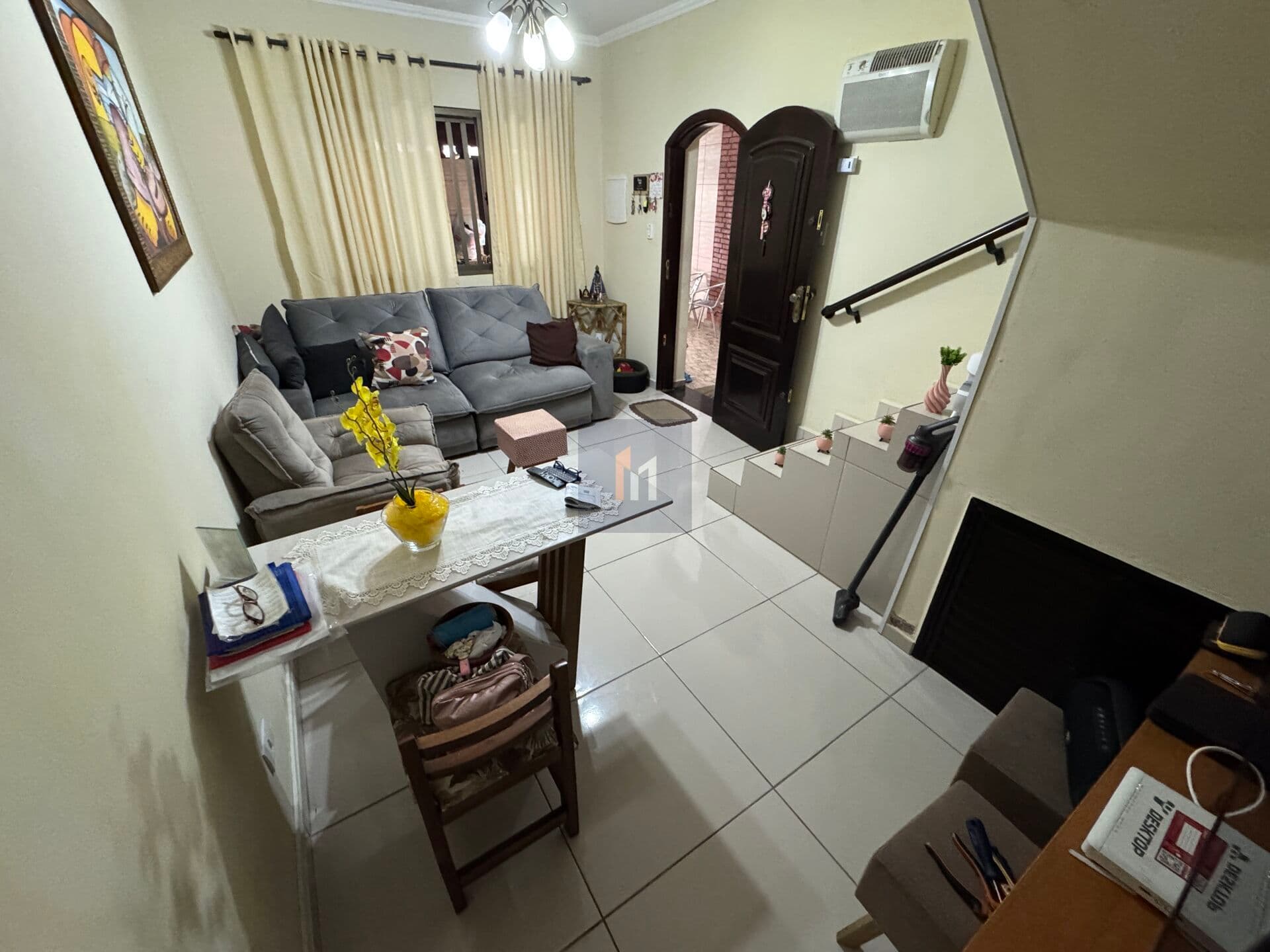 Casa sobrado 2 dormitorios, 2 banheiros, 2 vagas, Tupi