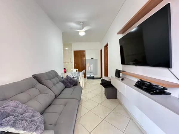 Apartamento mobiliado à venda no bairro Maracanã em Praia Grande, SP. Com 1 dormitório