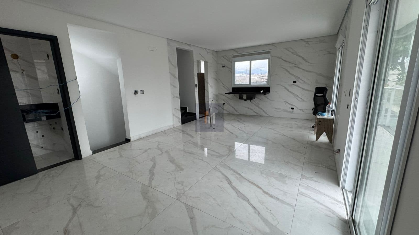 Vende-se Casa Triplex em condomínio - Guilhermina - Praia Grande