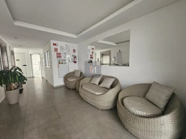Apartamento à venda no bairro Guilhermina em Praia Grande, SP. 2 dormitórios sendo 2 suítes,