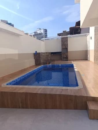 Casa triplex á venda em condomínio fechado no bairro Mirim - Praia Grande - SP. Com 2 dormitórios!