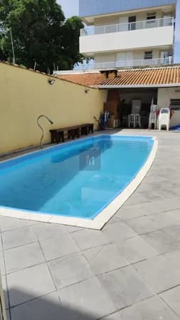 casa à venda no bairro Guilhermina em Praia Grande, SP. 4 dormitórios sendo 4 suítes