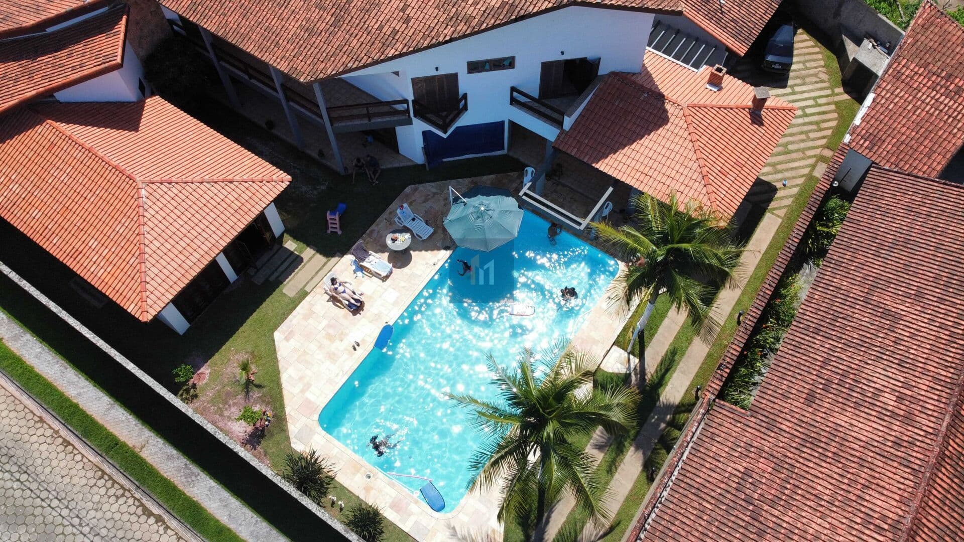 Casa Alto Padrão à venda no Centro de Peruíbe, SP. 6 dormitórios sendo 3 suítes,