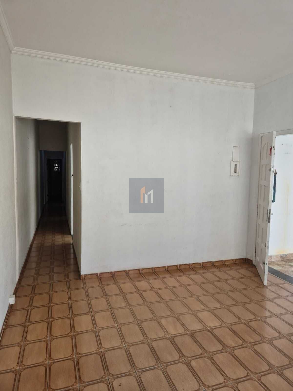 Casa à venda no bairro Tupi em Praia Grande, SP. 2 dormitórios sendo 1 suíte.