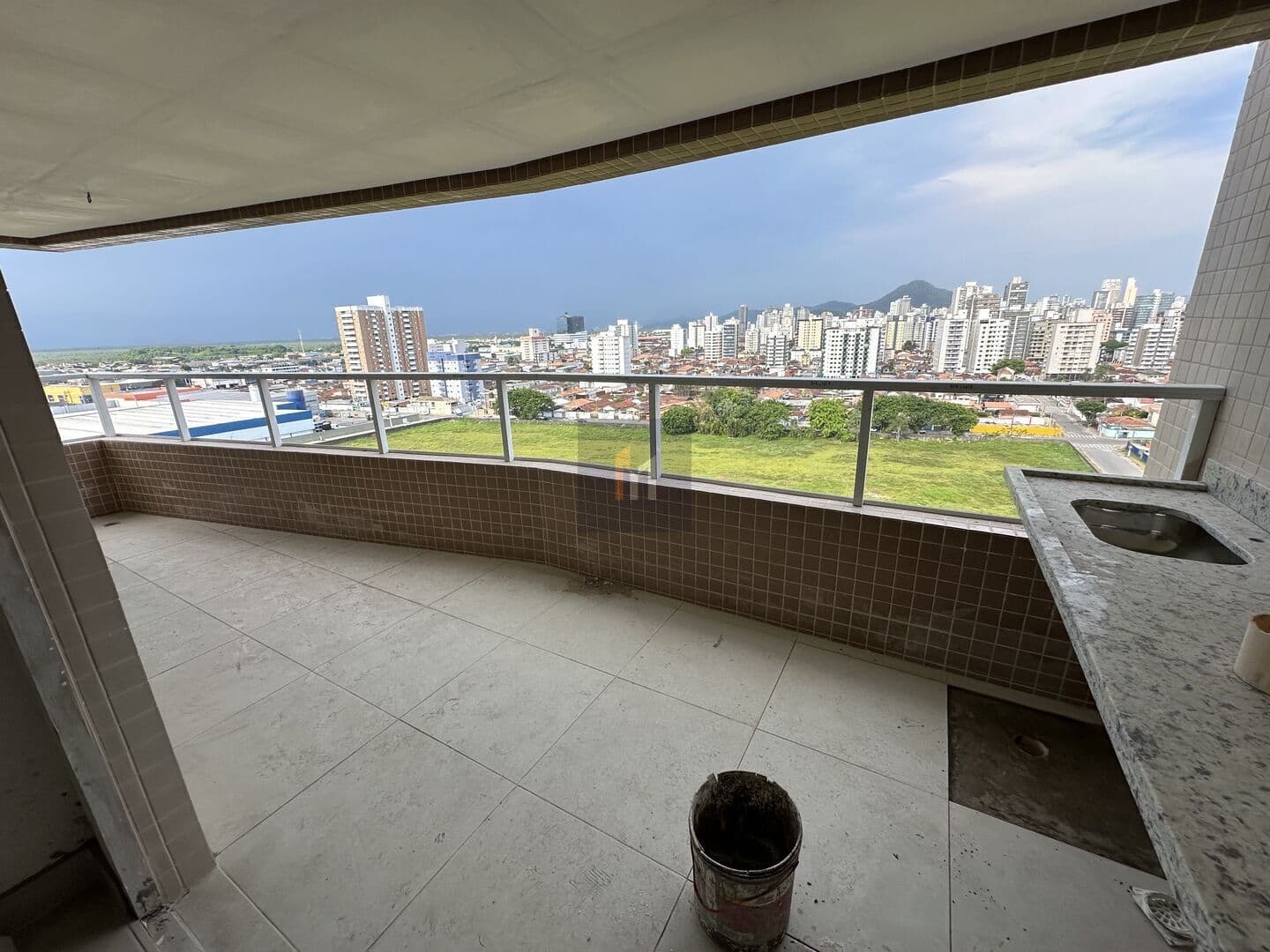 Apartamento com 3 suites, vista pro mar e lazer completo