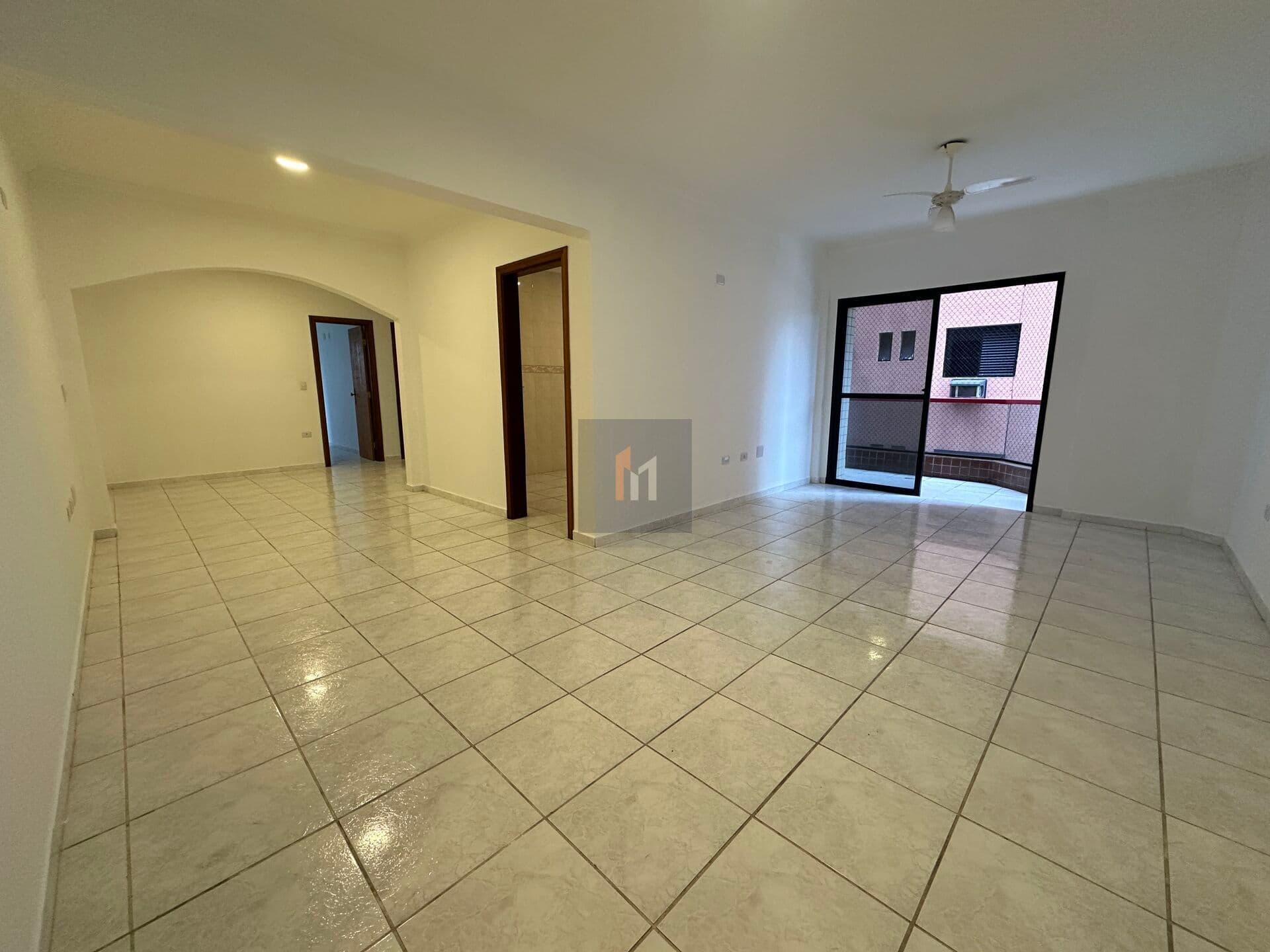 Apartamento à venda no bairro Canto do forte em Praia Grande, SP. 2 dormitórios, 1 suíte!