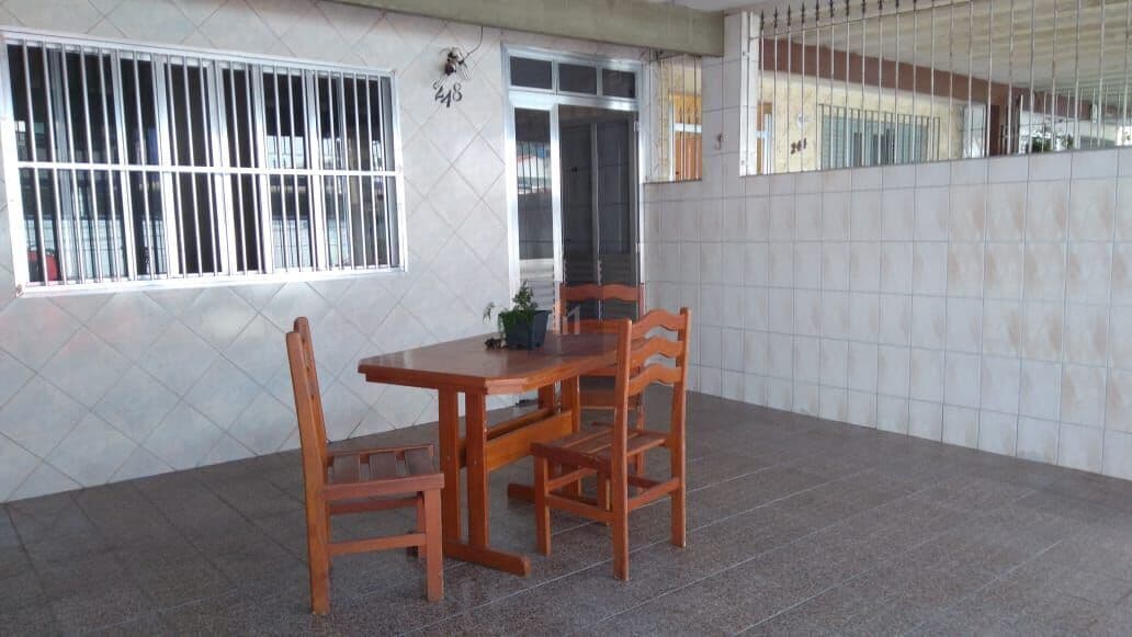 Casa Padrão com 2 dormir tiros sendo 1 suíte com 2 vagas de garagem no bairro ocian