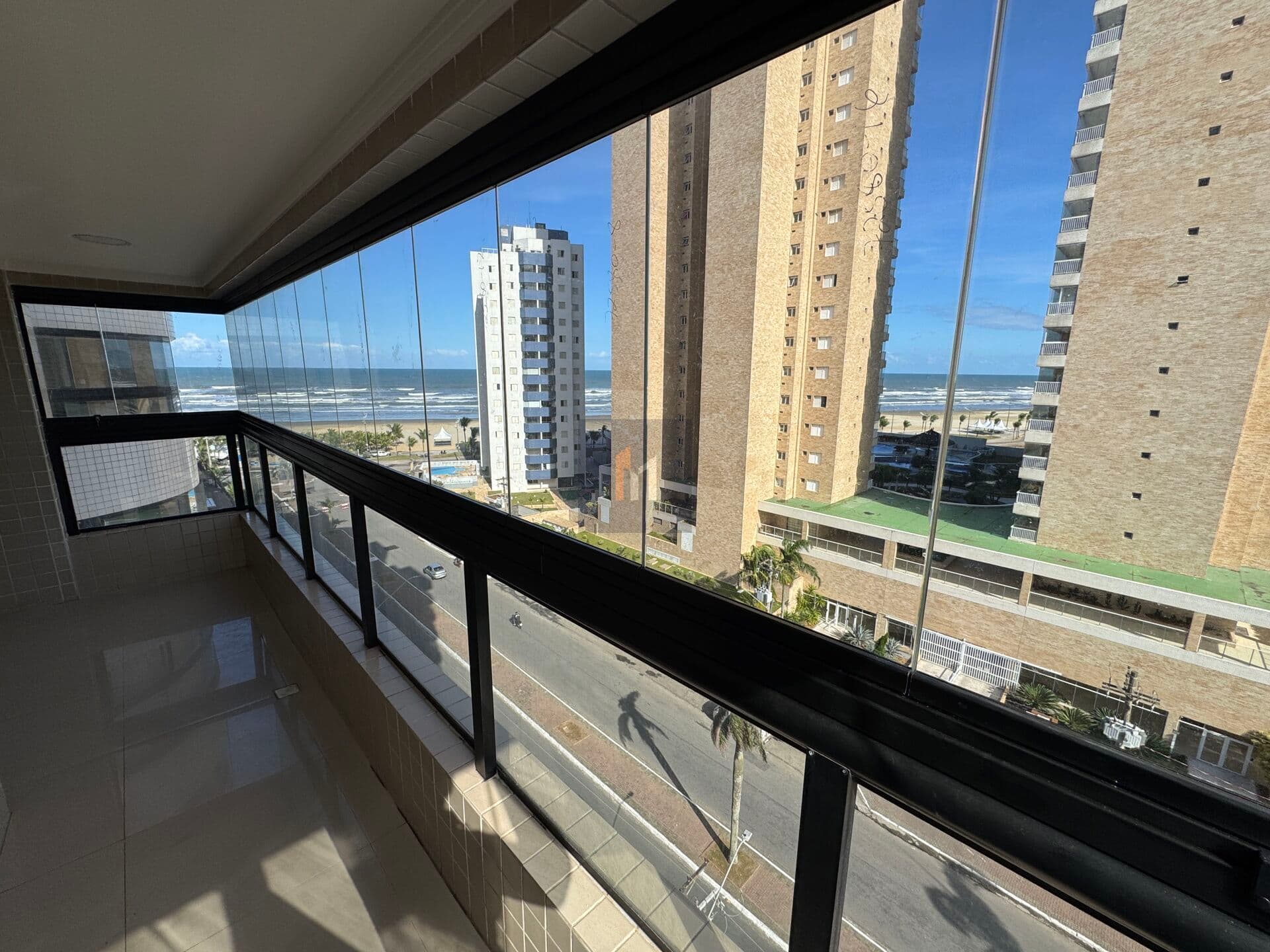 Apartamento vista mar, 2 dormitorios 1 suite, 1 vaga, mirim