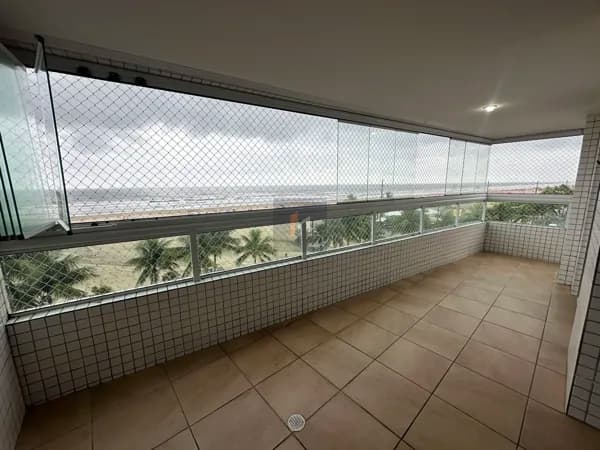 Apartamento 3 dormitórios frente mar