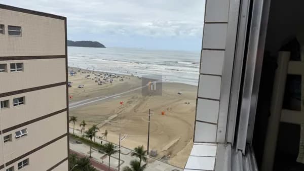 Apartamento à venda no bairro Guilhermina em Praia Grande, SP. 1 dormitório