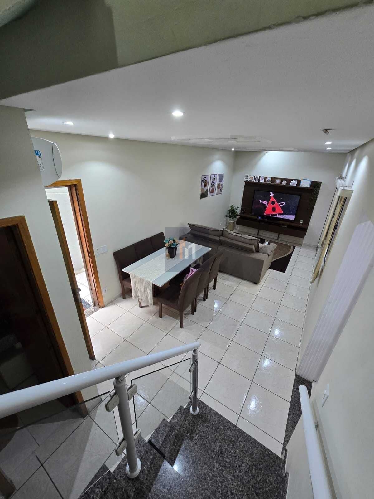Casa à venda no bairro Aviação em Praia Grande, SP. 3 dormitórios sendo 1 suíte.