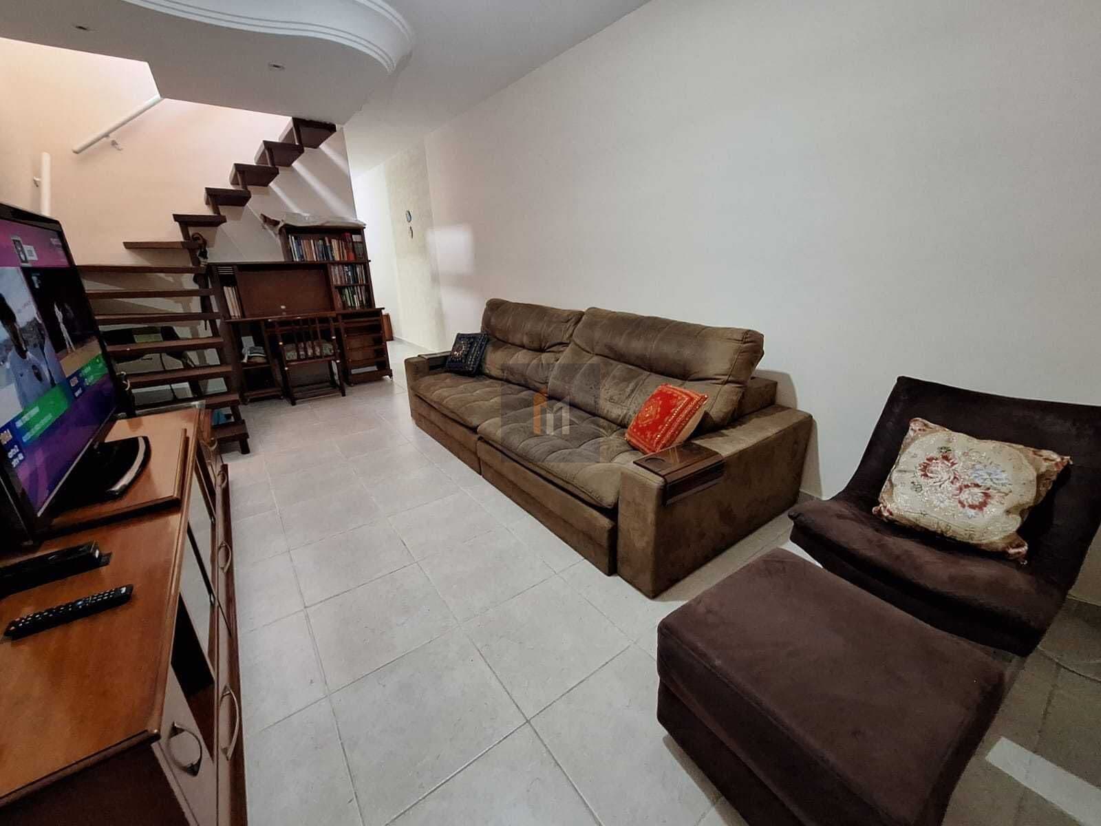 Casa na Guilhermina 3 suítes e 2 vagas de garagem