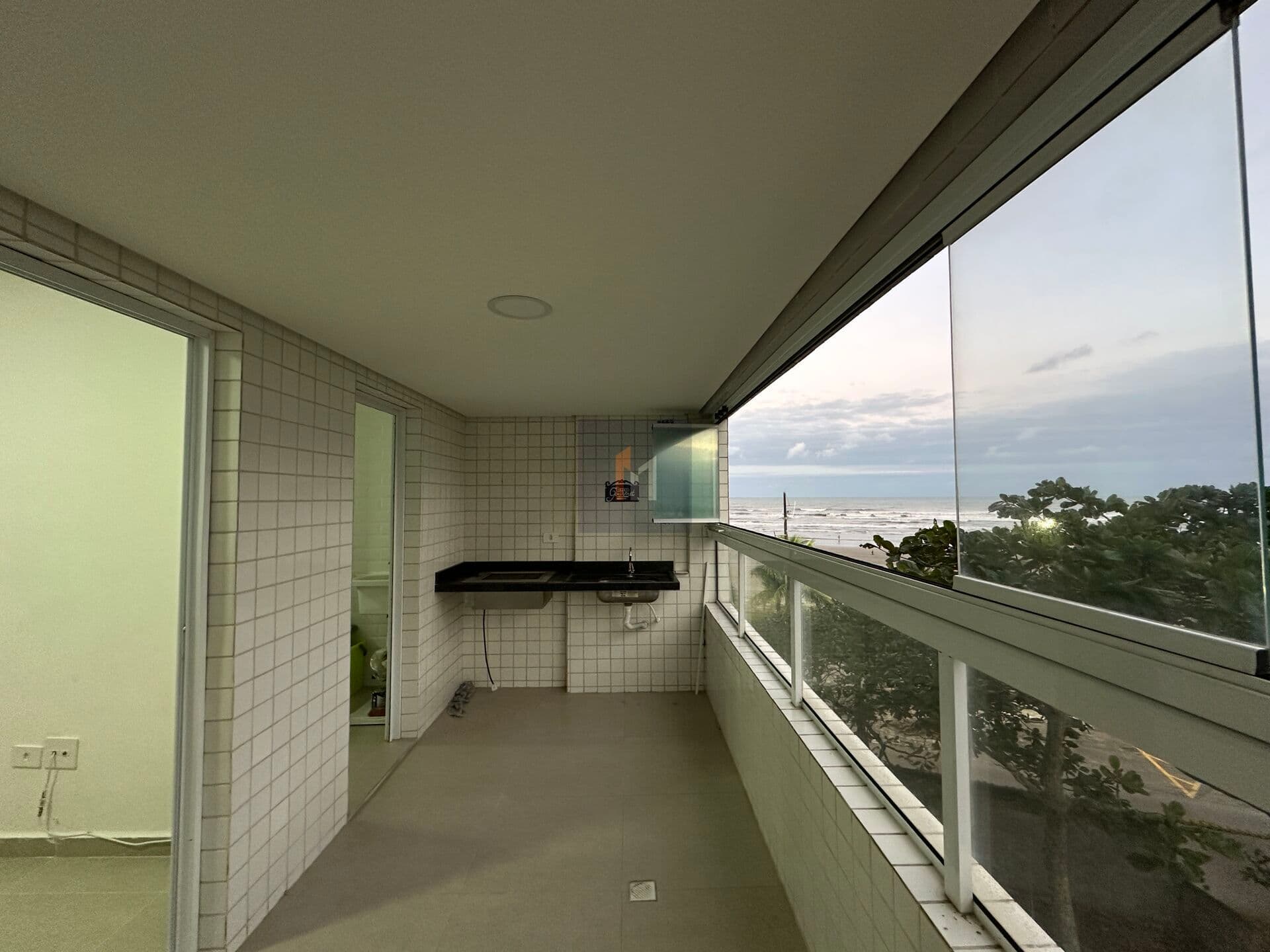 Apartamento Garden vista mar à venda no bairro Maracanã em Praia Grande, SP. 1 dormitório (1 suíte)
