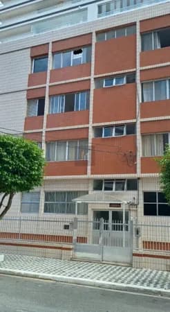 Apartamento à venda no bairro Canto do Forte em Praia Grande, SP.