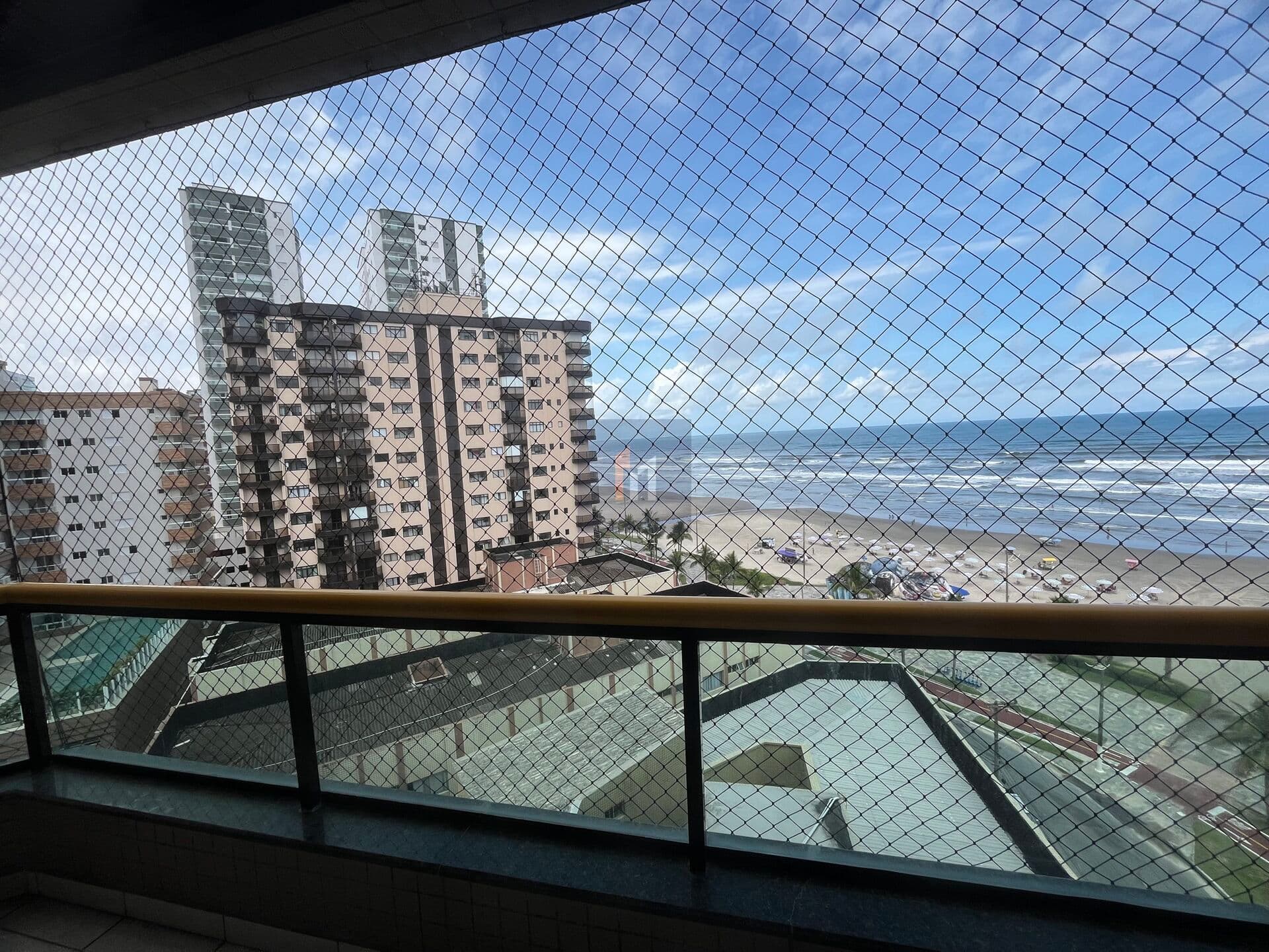 Apartamento Padrão 2 dormitórios sendo 1 Suíte, com vista mar em todas as sacadas