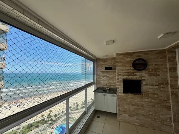 Apartamento com 3 dormitorios frente mar