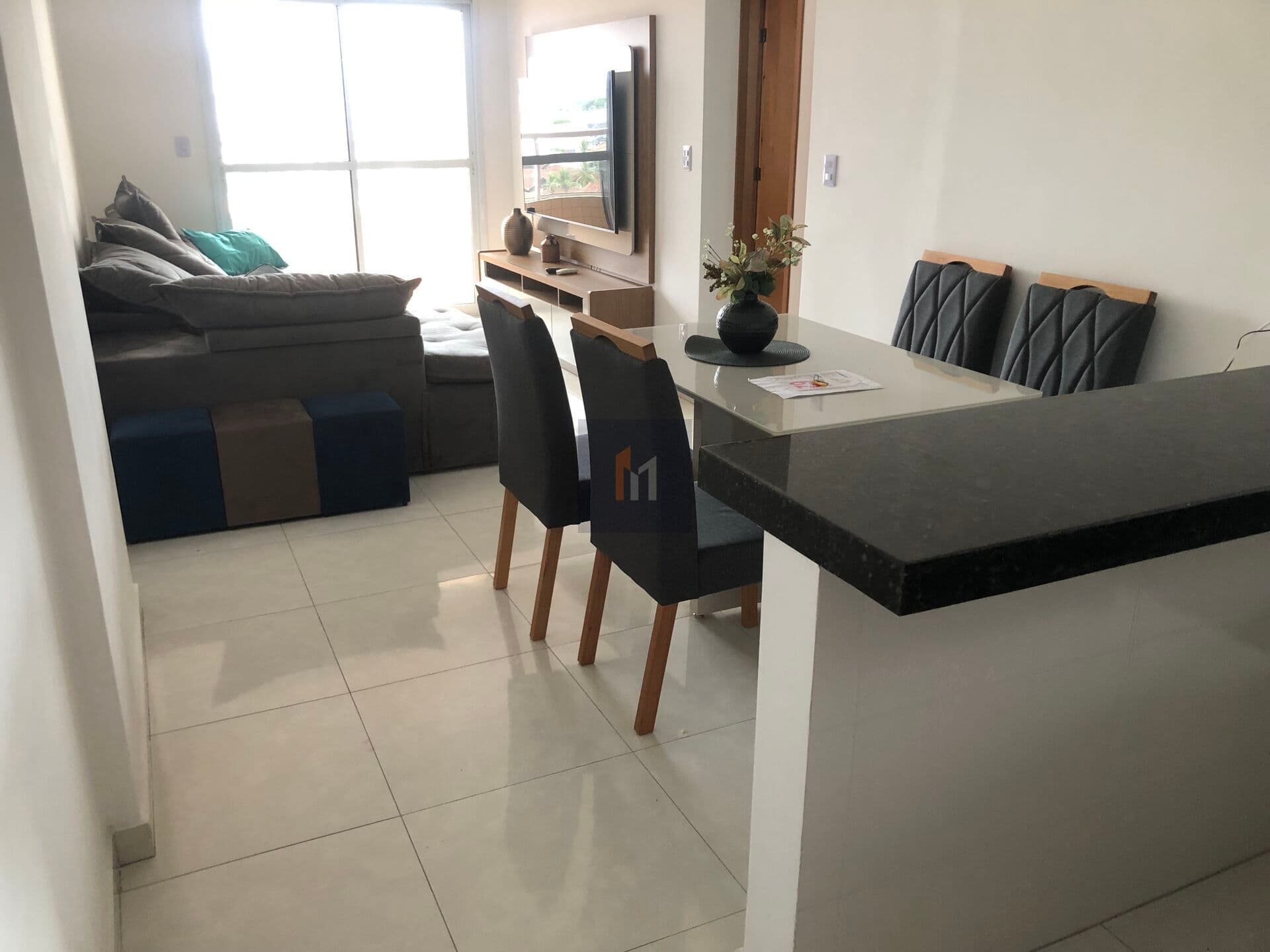 Apartamento com 2 dormitorios e 2 vagas de garagem com vista mar