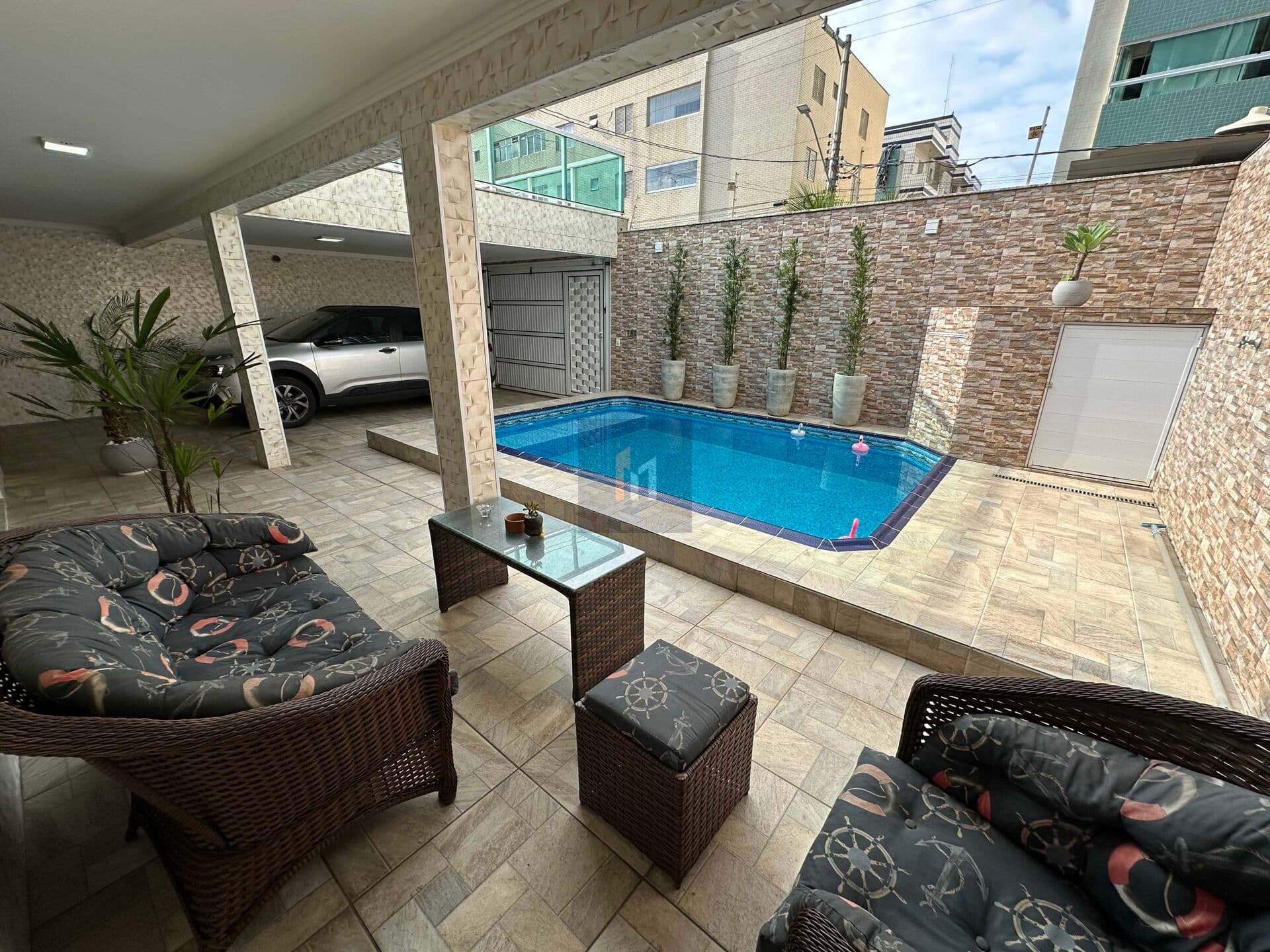 Casa com piscina 4 dormitórios edícula com churrasqueira