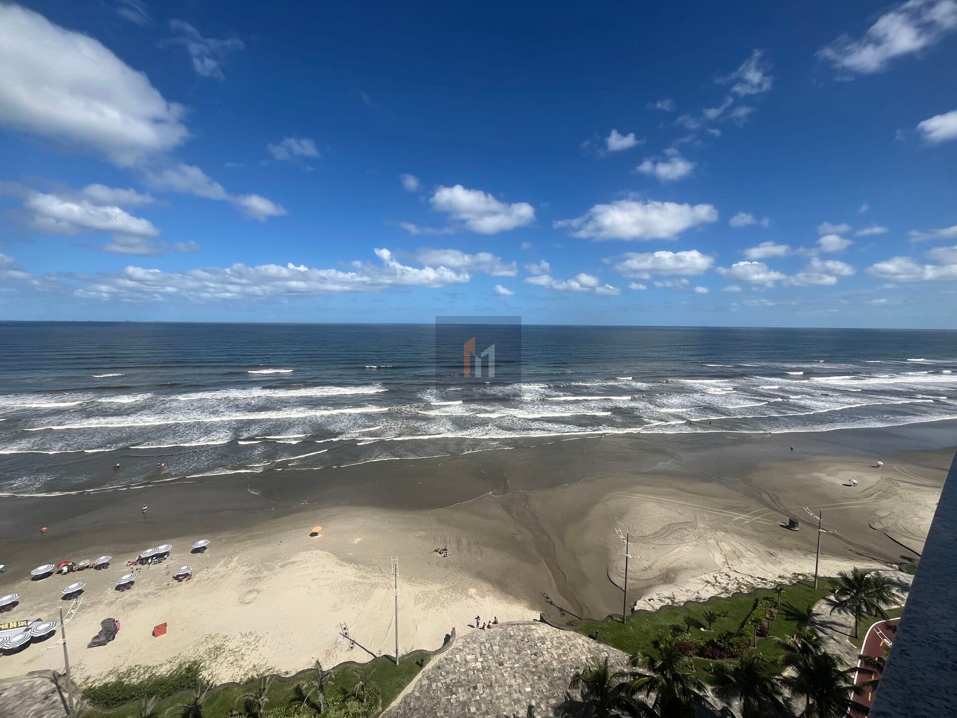 Apartamento vista total do Mar, mobiliado para locação definitiva no Caiçara Praia Grande, SP. 3 dormitórios, sendo 2 suítes, 3 vagas de garagem!