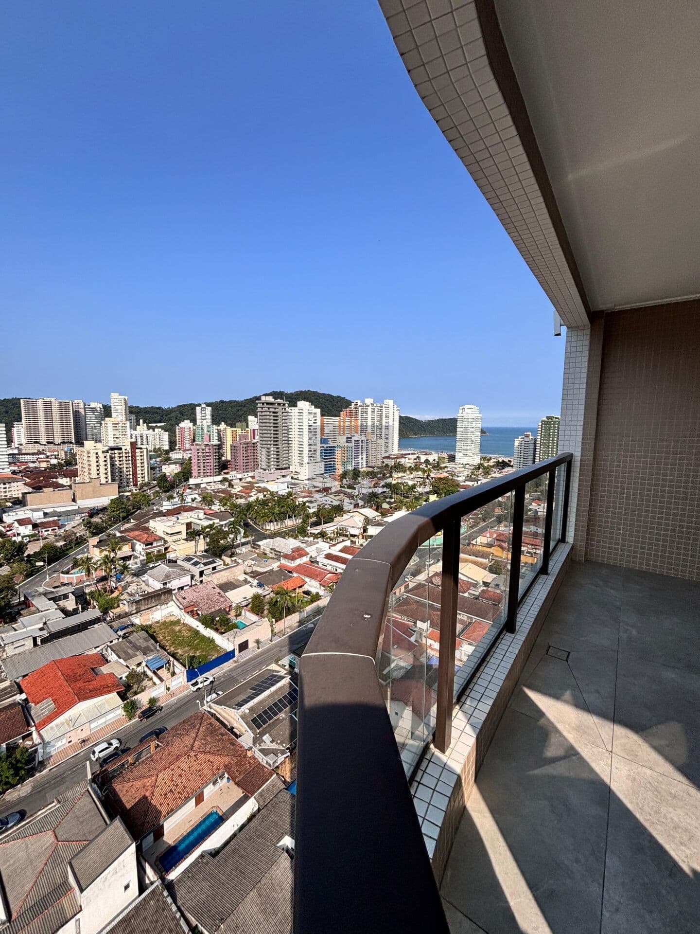 Apartamento vista para o mar à venda no bairro Canto do Forte em Praia Grande, SP. 3 suítes
