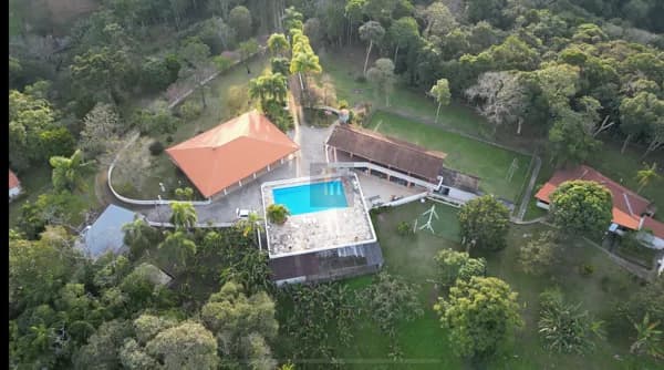 Chácara de alto padrão à venda no bairro Paiol do Meio (Centro) em São Lourenço da Serra – SP. com 3 casas.