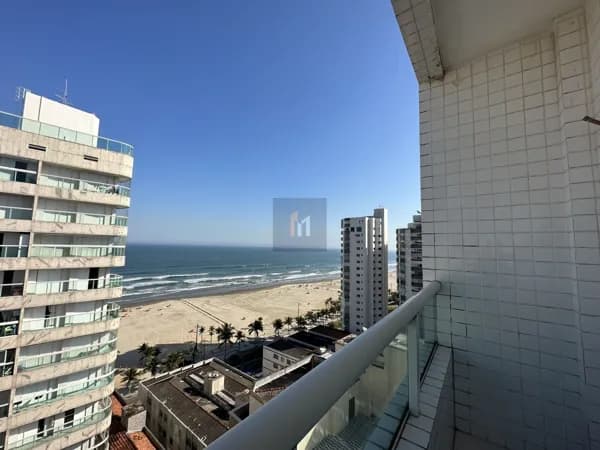 Apartamento Padrão na quadra do mar