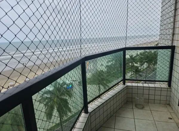 Apartamento frente mar 2 dormitórios 1 suíte e 1 vaga de garagem
