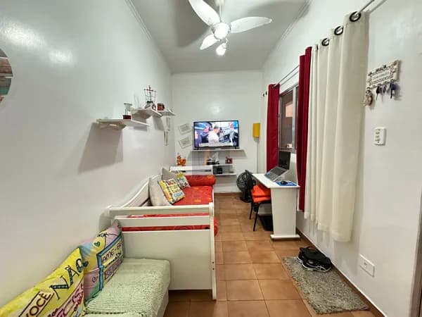 Apartamento Semi-Mobiliado à venda no bairro Guilhermina em Praia Grande, SP. Com 1 dormitório!