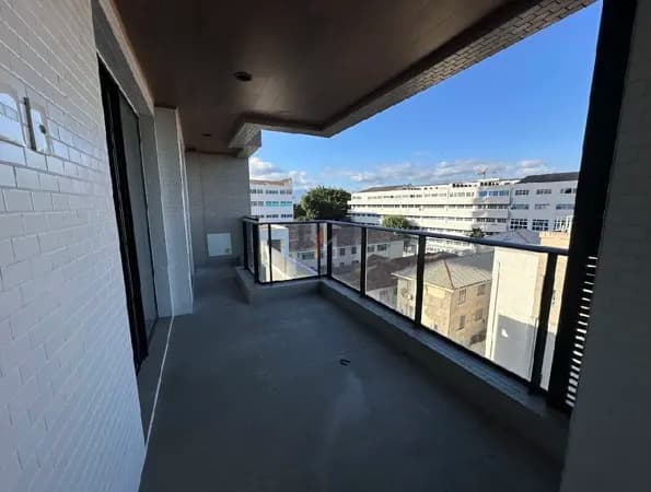 Apartamento Padrão 1 Dormitório sendo 1 Suíte, no bairro do Boqueirão em Santos