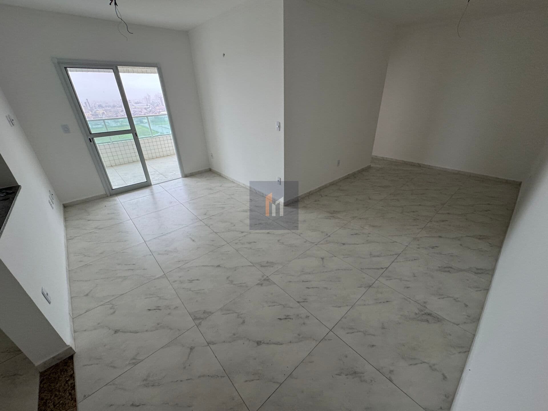 Apartamento 2 dormitorios sendo 1 suite, 1 vaga, mirim