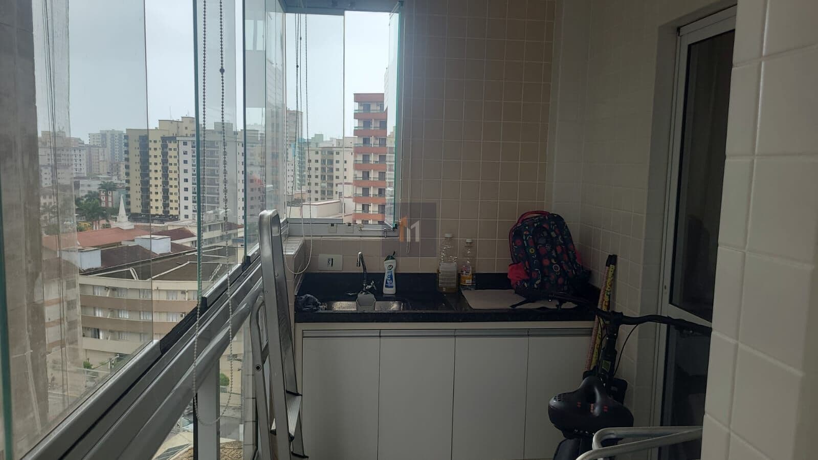 Apartamento à Venda no Bairro Guilhermina em Praia Grande, SP. 2 Dormitórios, 1 suíte!
