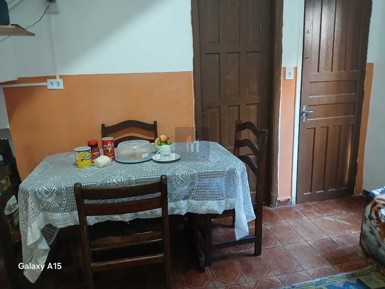 Casa à venda no bairro Caiçara em Praia Grande, SP. 2 dormitórios sendo 1 suíte