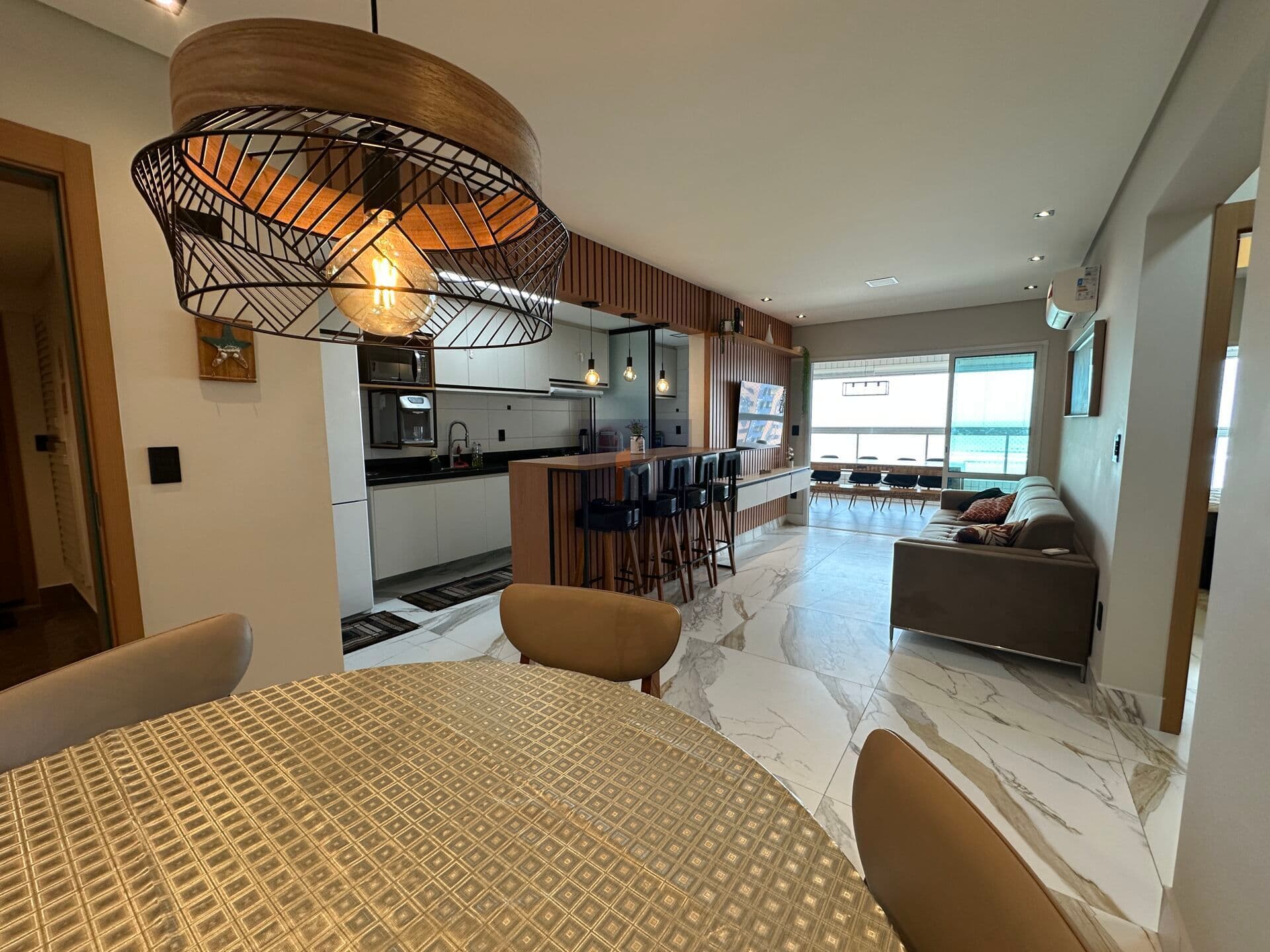 Apartamento no bairro Aviação em Praia Grande, SP. 2 dormitórios sendo 1 suíte.