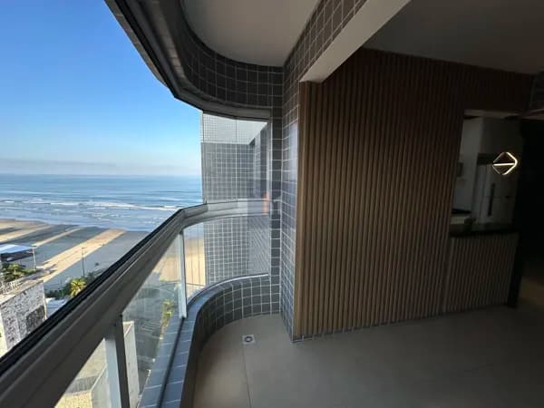 Apartamento no bairro Maracanã em Praia Grande, SP. 2 dormitórios com 1 suíte.