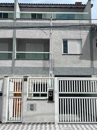 Casa à venda no bairro Aviação em Praia Grande, SP. 2 dormitórios sendo 2 suítes.