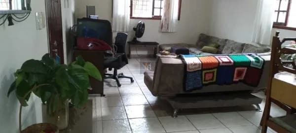 Casa à venda no bairro Maracanã em Praia Grande, SP. 3 dormitórios.
