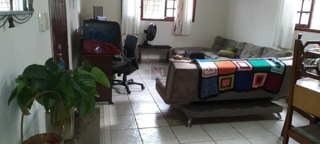 Casa à venda no bairro Maracanã em Praia Grande, SP. 3 dormitórios.