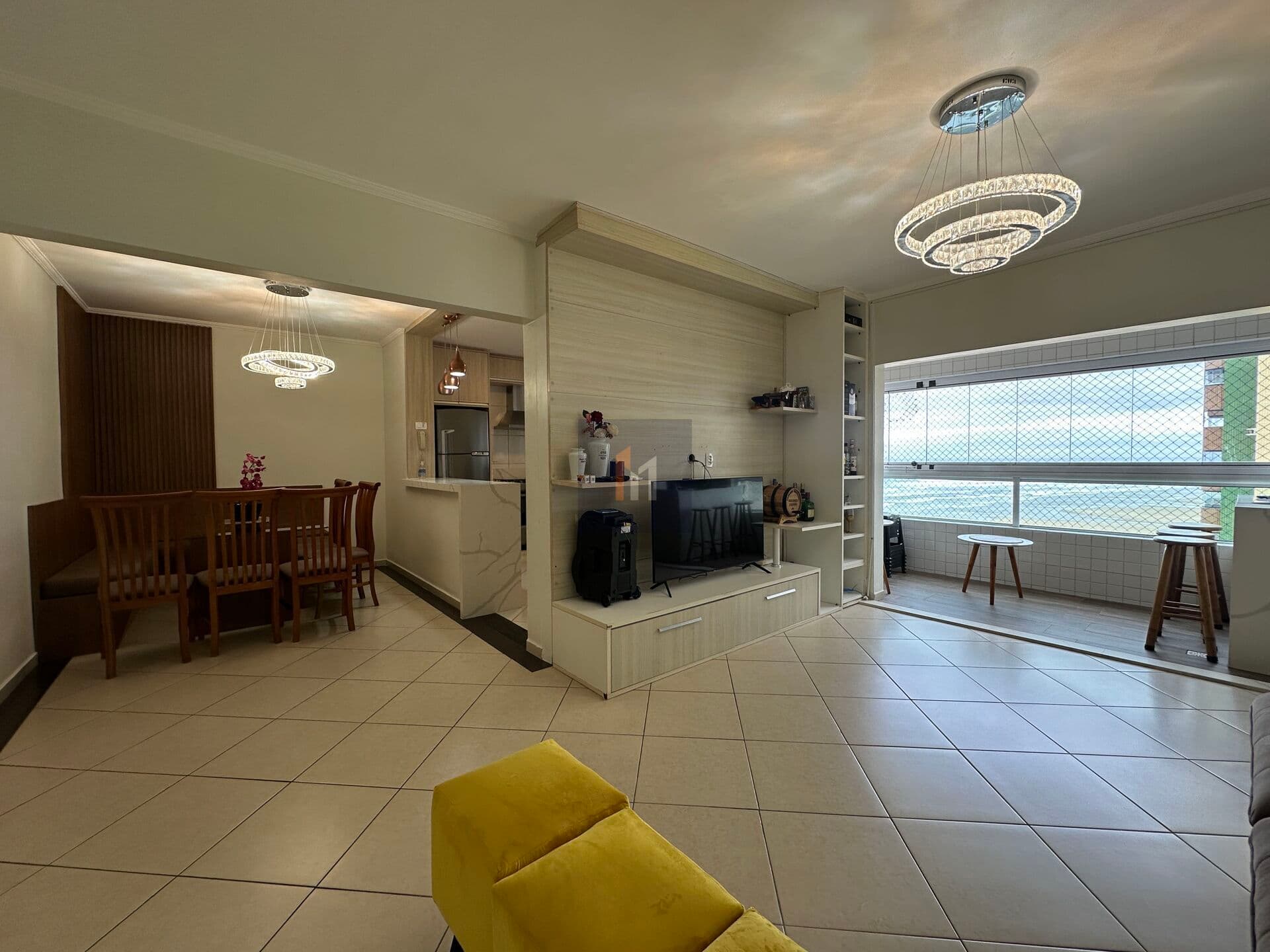 Apartamento vista mar à venda no bairro Guilhermina em Praia Grande, SP. 3 dormitórios (1 suíte), 2 vagas de garagem!