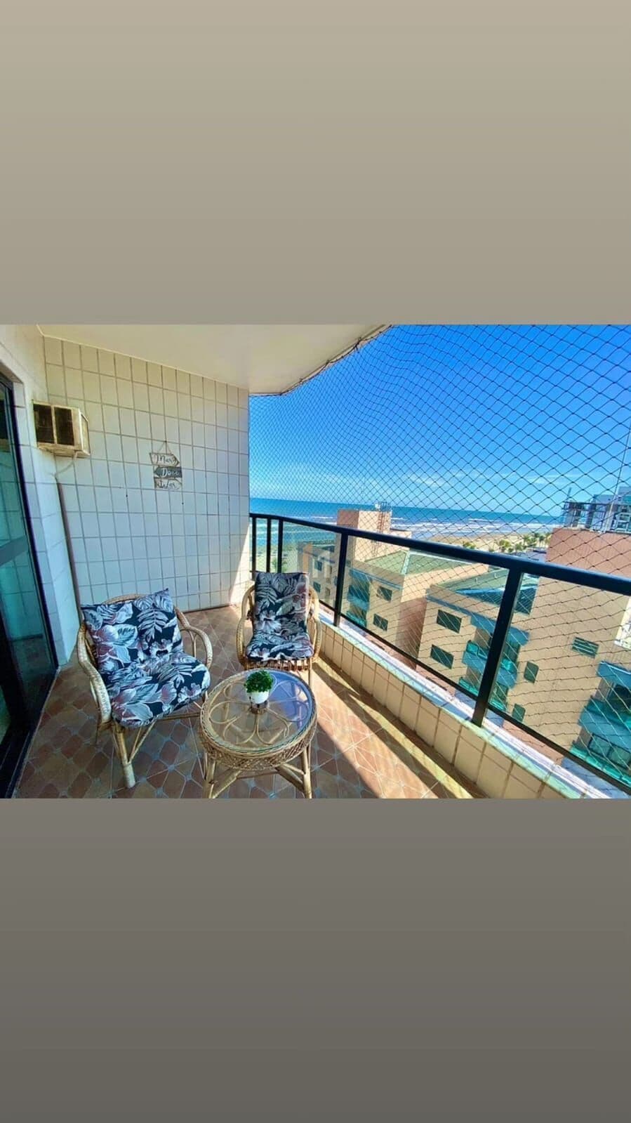 Apartamento à venda no bairro Maracanã em Praia Grande, SP. 2 dormitórios sendo 1 suíte.