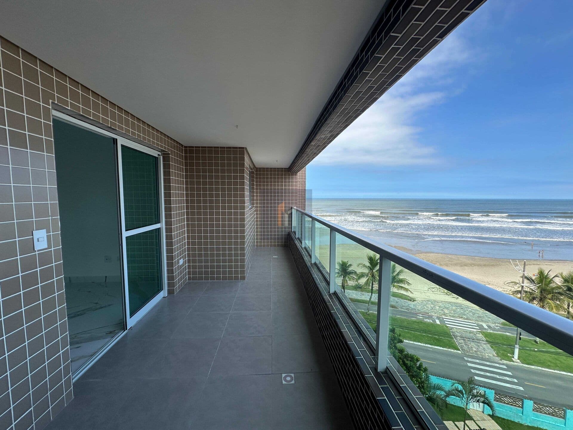 Apartamento vista mar 2 dormitórios 1 suíte e 1 vaga de garagem
