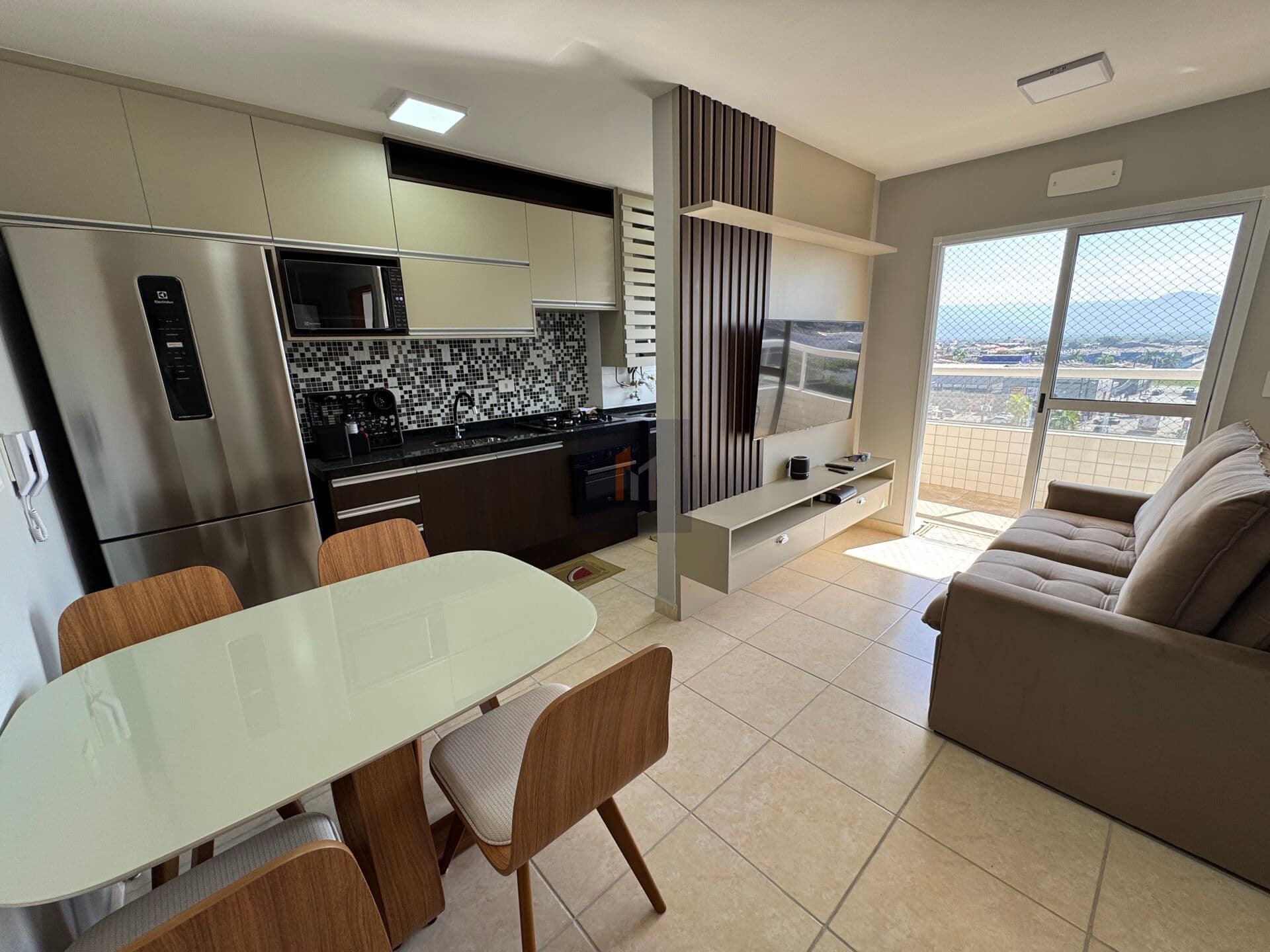 Apartamento 2 dormitórios sendo 1 suite, 1 vaga, Guilhermina.